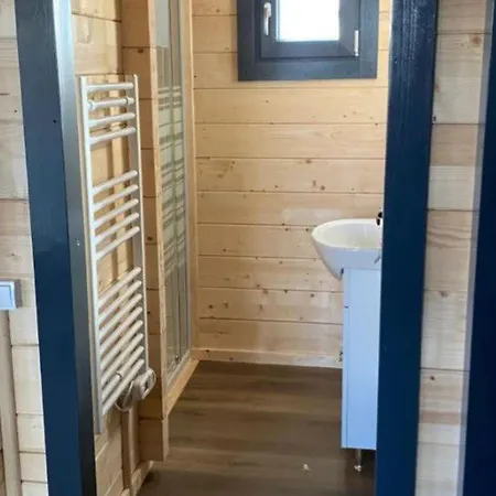 Confortable De 35m² Avec Terrasse - Api-1-52-488 Camping