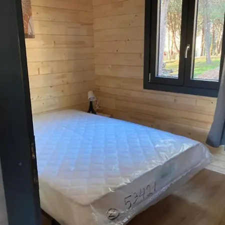 Camping Confortable De 35m² Avec Terrasse - Api-1-52-488 *