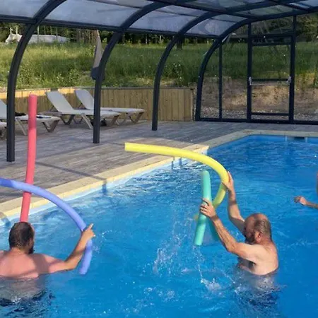 Camping Confortable De 35m² Avec Terrasse - Api-1-52-488 Le Fouilloux