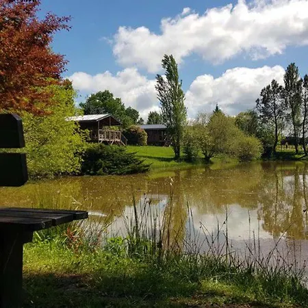 Camping Confortable De 35m² Avec Terrasse - Api-1-52-488