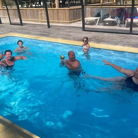 Confortable De 35m² Avec Terrasse - Api-1-52-488 Camping *