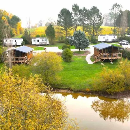 Confortable De 35m² Avec Terrasse - Api-1-52-488 Camping