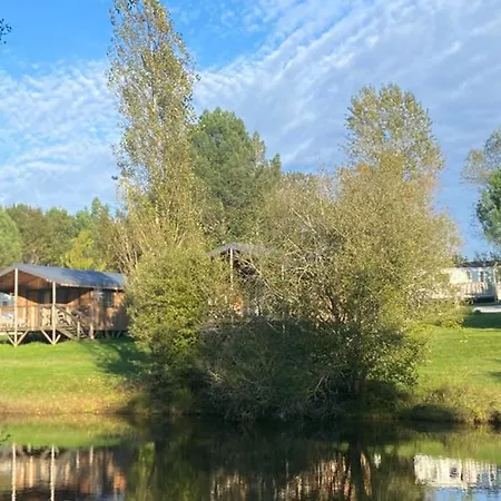 Confortable De 35m² Avec Terrasse - Api-1-52-488 Camping *