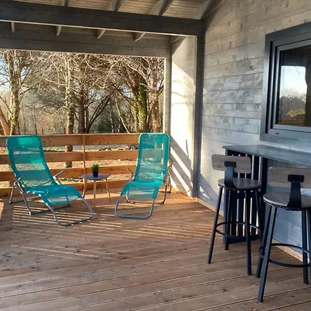 Camping Confortable De 35m² Avec Terrasse - Api-1-52-488 Le Fouilloux