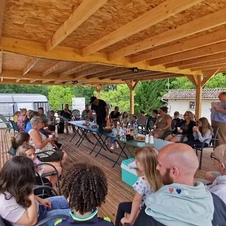 Confortable De 35m² Avec Terrasse - Api-1-52-488 *