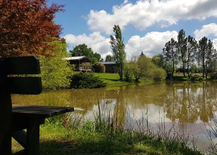 Camping Confortable De 35m² Avec Terrasse - Api-1-52-488