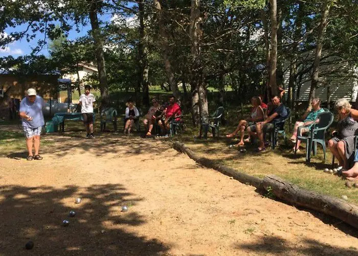 Camping Confortable De 35m² Avec Terrasse - Api-1-52-488