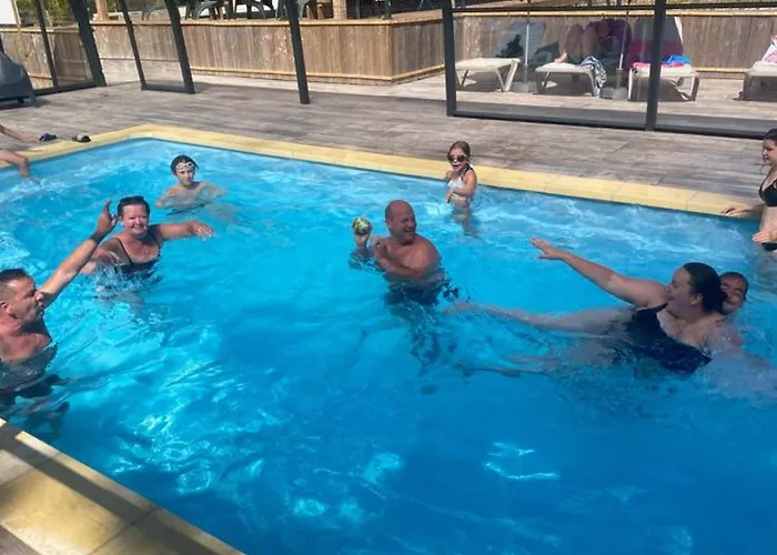 Confortable De 35m² Avec Terrasse - Api-1-52-488 Camping *