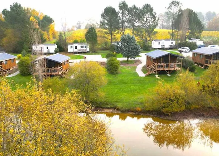 Confortable De 35m² Avec Terrasse - Api-1-52-488 Camping