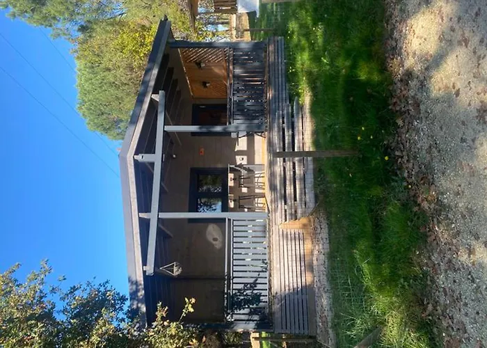 Camping Confortable De 35m² Avec Terrasse - Api-1-52-488 Le Fouilloux