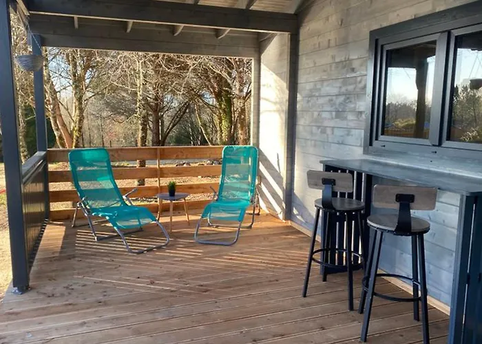 Camping Confortable De 35m² Avec Terrasse - Api-1-52-488 Le Fouilloux